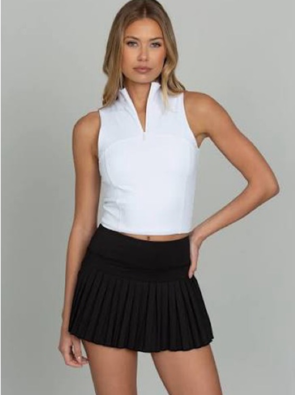 Gold Hinge Black Pleated Tennis Skirt - Sleek Style